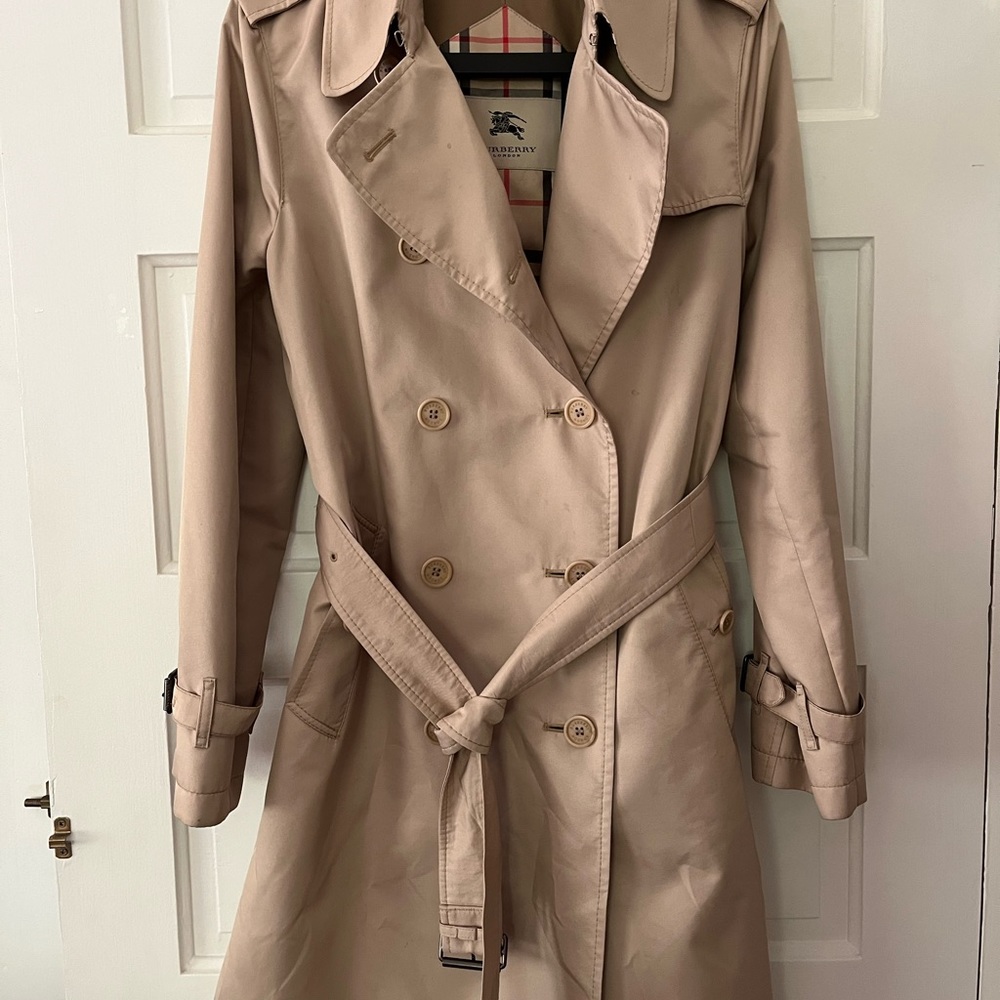 Burberry beige trench coat size 8